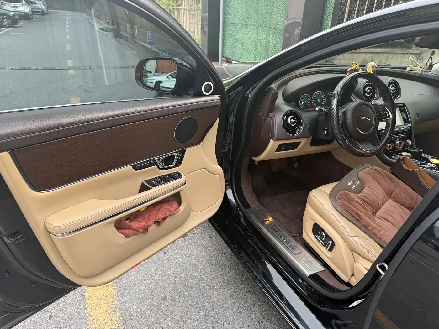 JAGUAR XJ