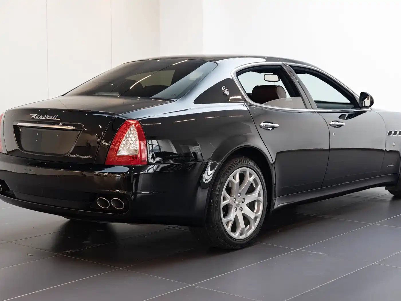 Maserati Quattroporte 2013 2010 4.2L Elite Edition