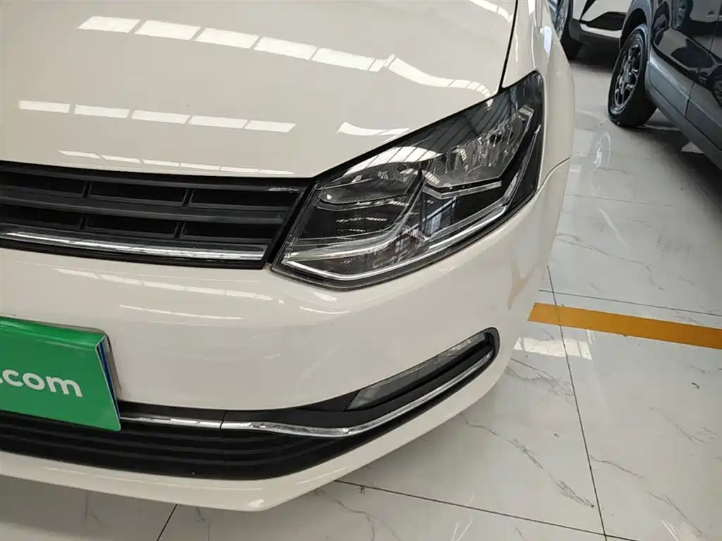 Volkswagen Polo 2014 1.4L Automatic Comfort Edition фото 24