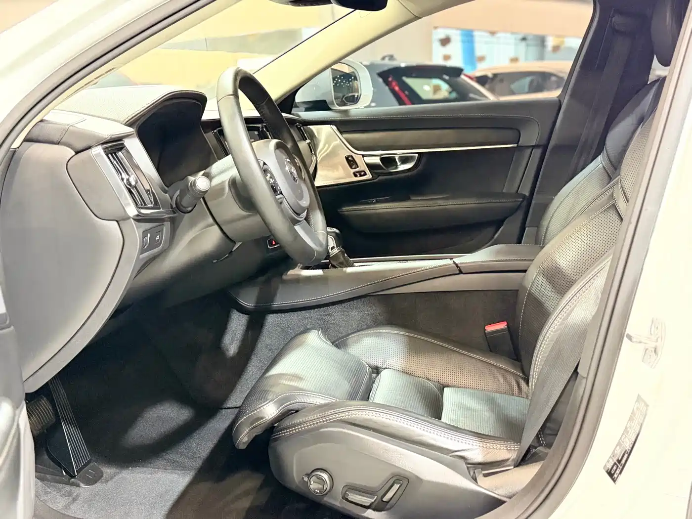 Volvo V90 2018 2017 Cross Country T5 AWD Premium