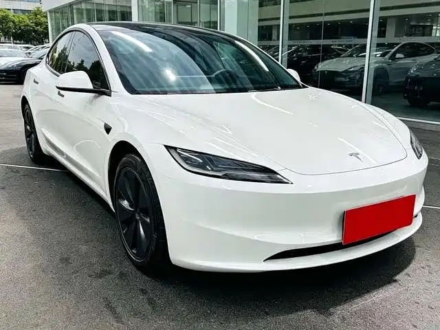 Tesla Model 3 2025