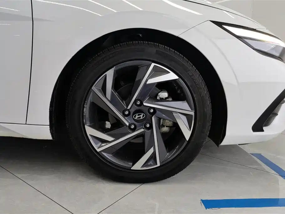 MODERN ELANTRA