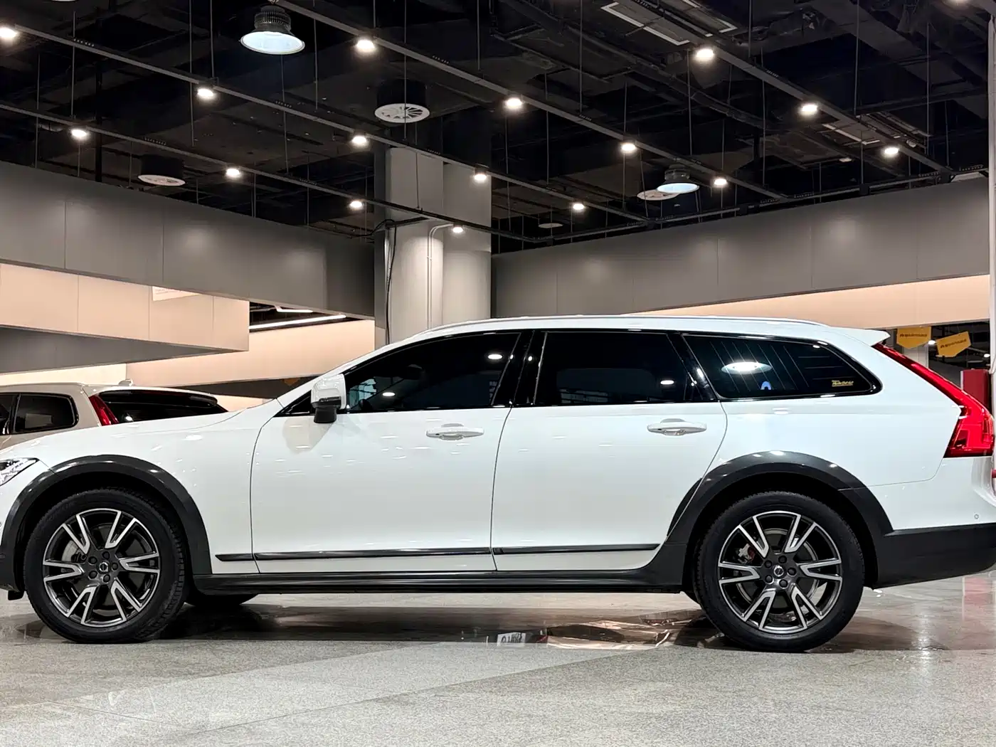 Volvo V90 2018 2017 Cross Country T5 AWD Premium