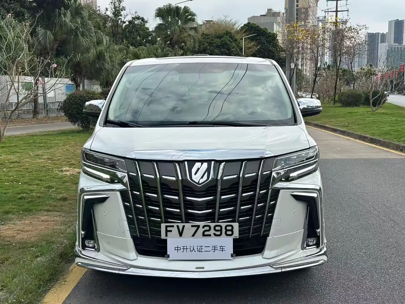 Toyota Alphard 2018 3.5L Premium фото 2