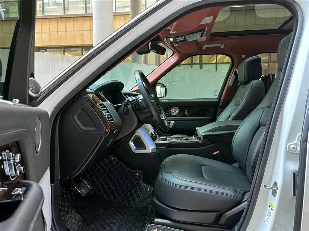 Land Rover Range Rover 2020 3.0 L6 Heritage Extended Edition фото 9