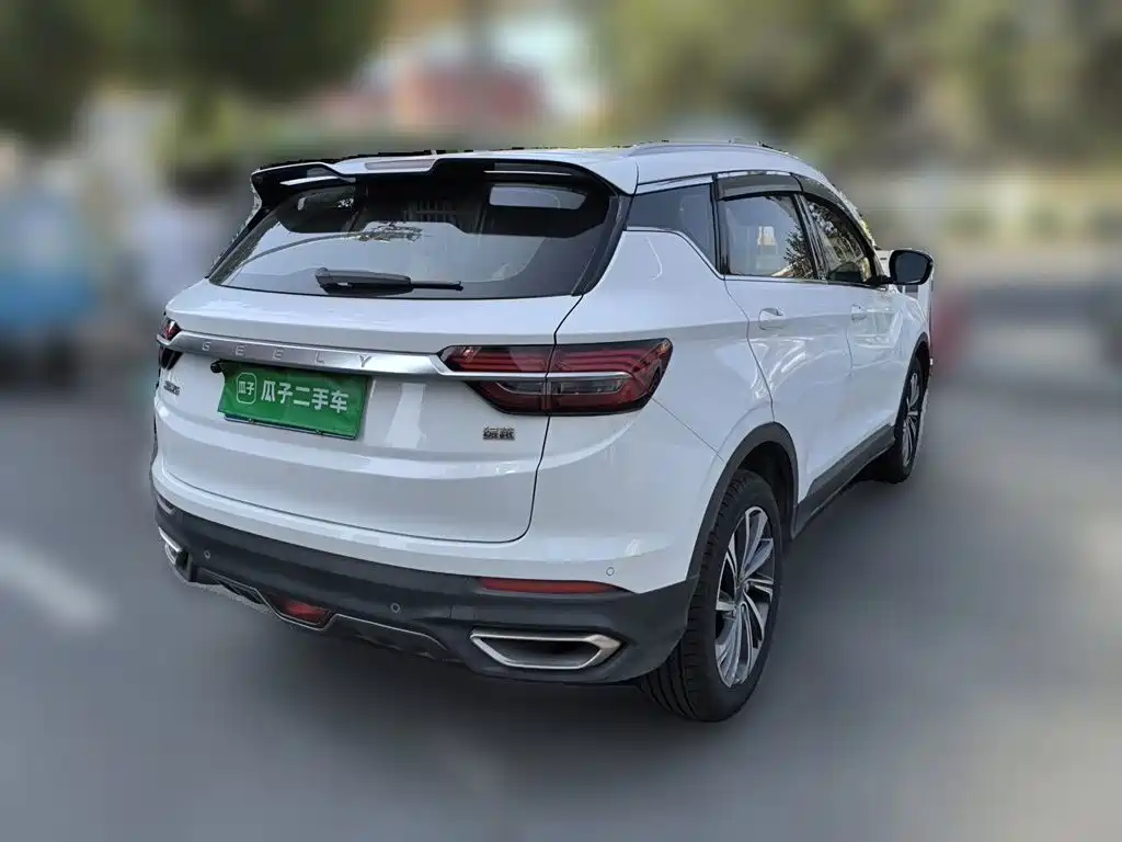 Фото 6 - Geely Binyue