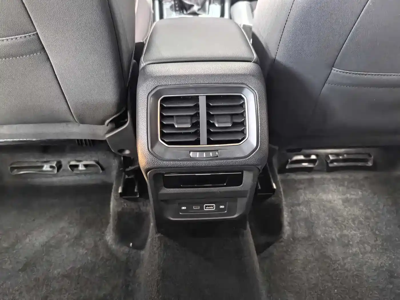 Volkswagen Tiguan L 2022 330TSI Auto 2WD R-Line Premium Edition фото 8