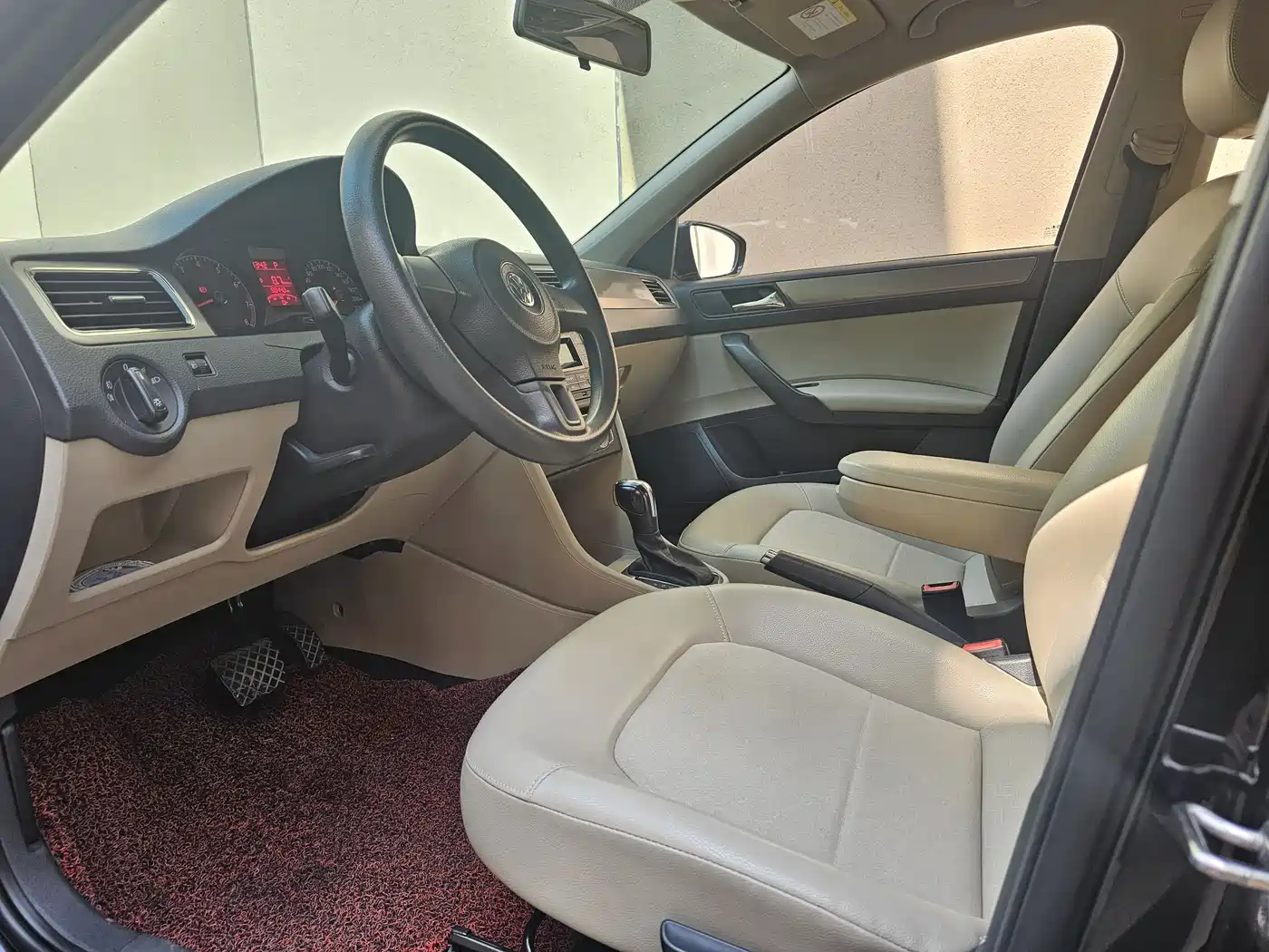 Volkswagen Santana 2015 1.6L Automatic Comfort Edition фото 6