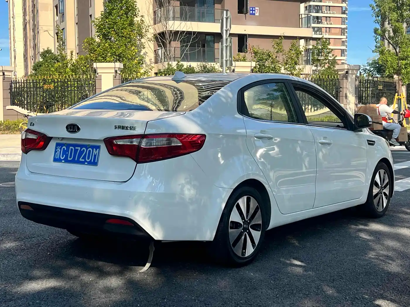 Kia K2 2012 Sedan 1.4L AT Premium ECO Commemorative Edition фото 5