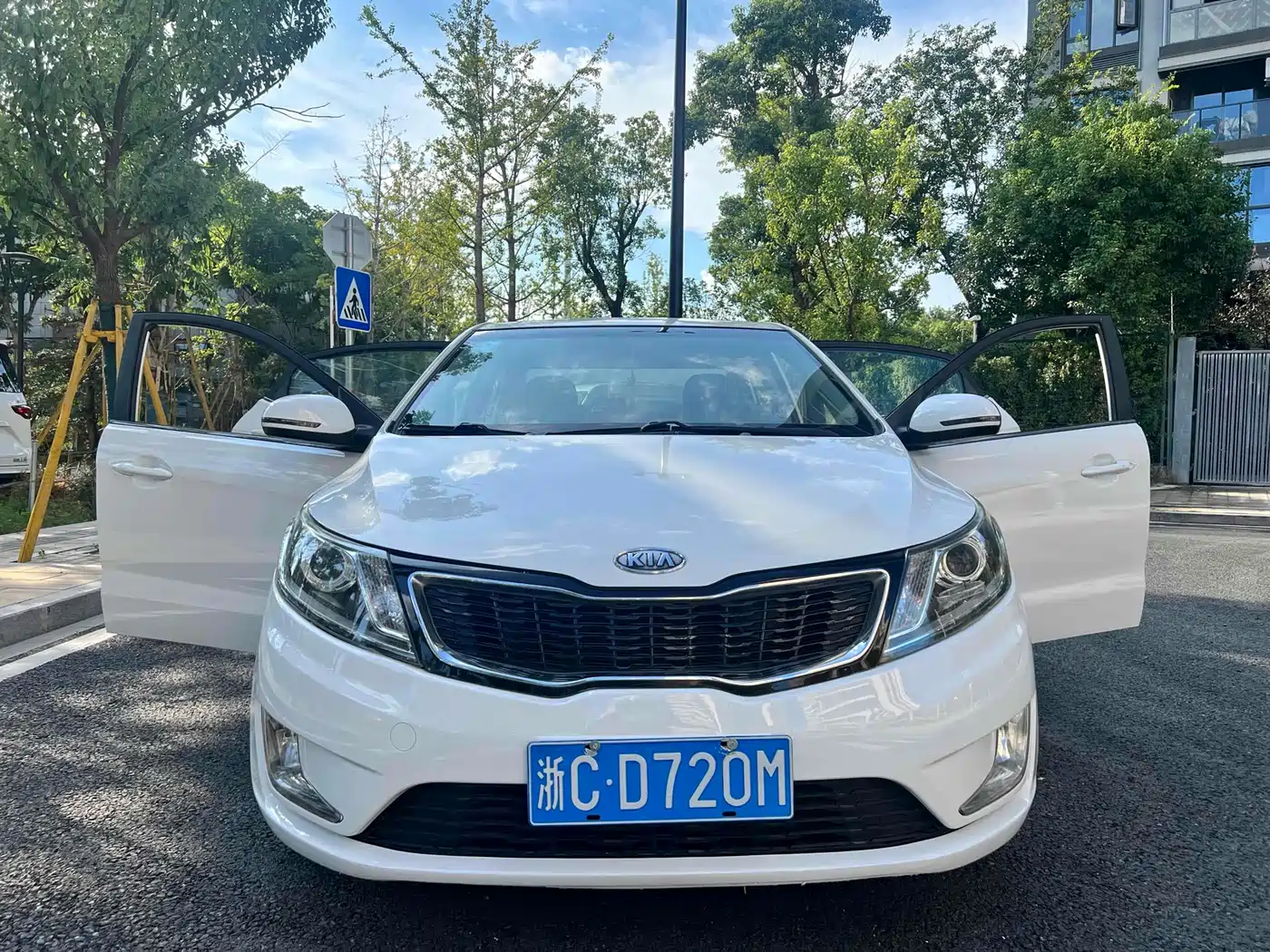 Kia K2 2012 Sedan 1.4L AT Premium ECO Commemorative Edition фото 23