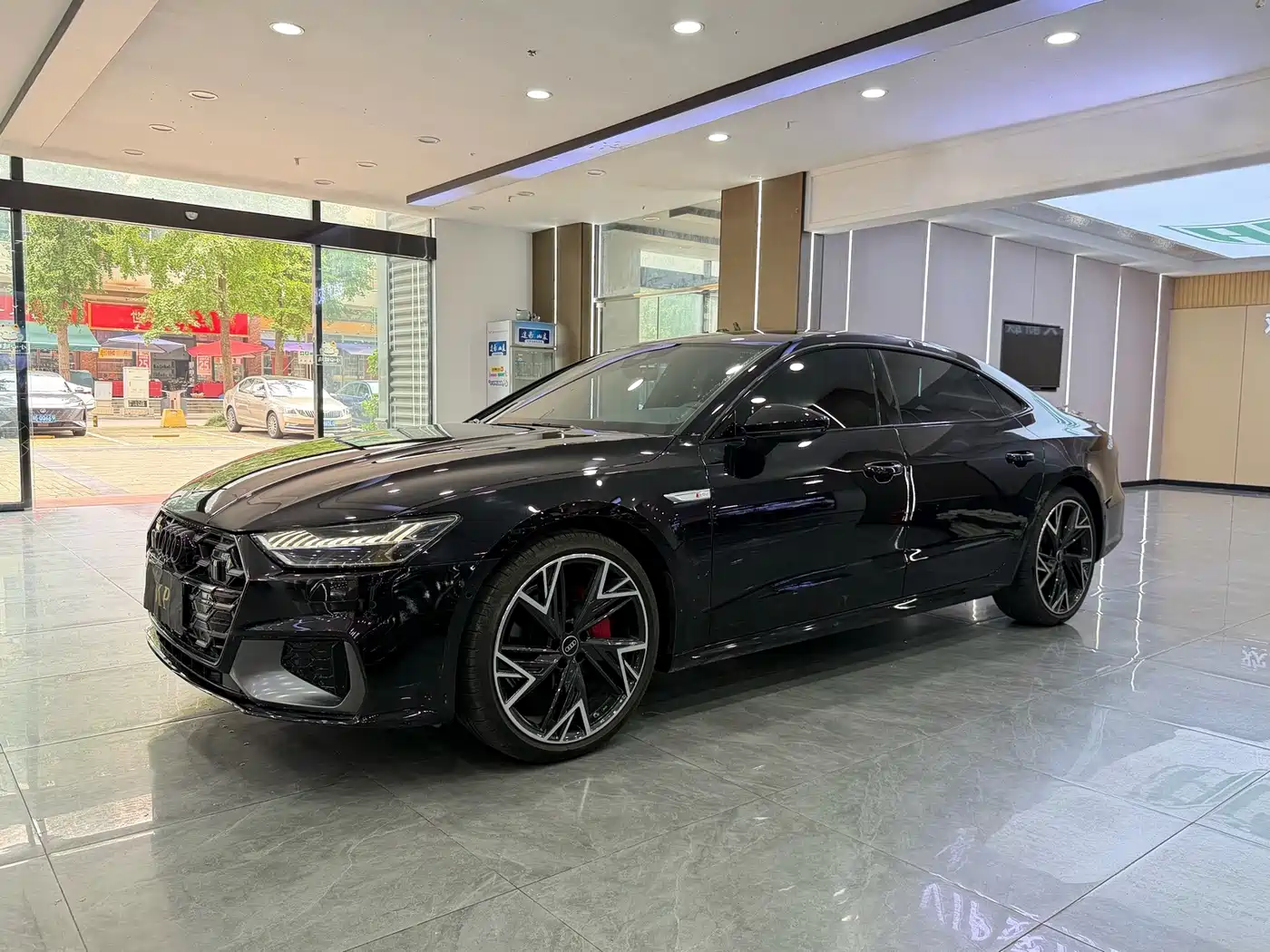Фото 1 - Audi A7L