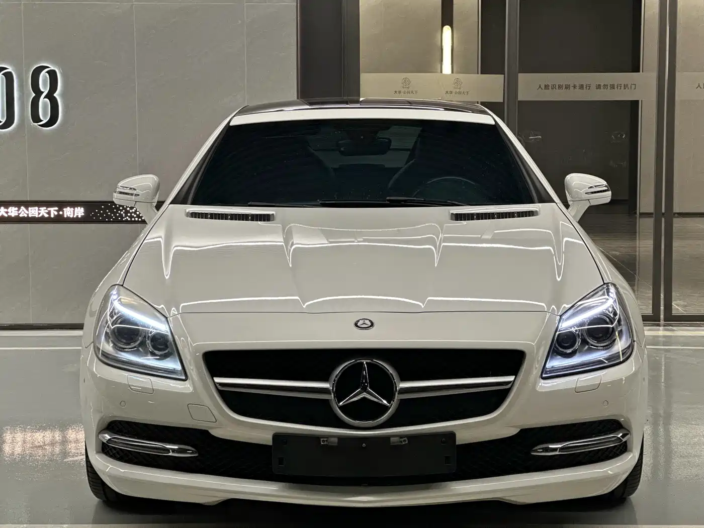 Mercedes-Benz SLK-Class 2011 SLK 200 Fashion фото 2