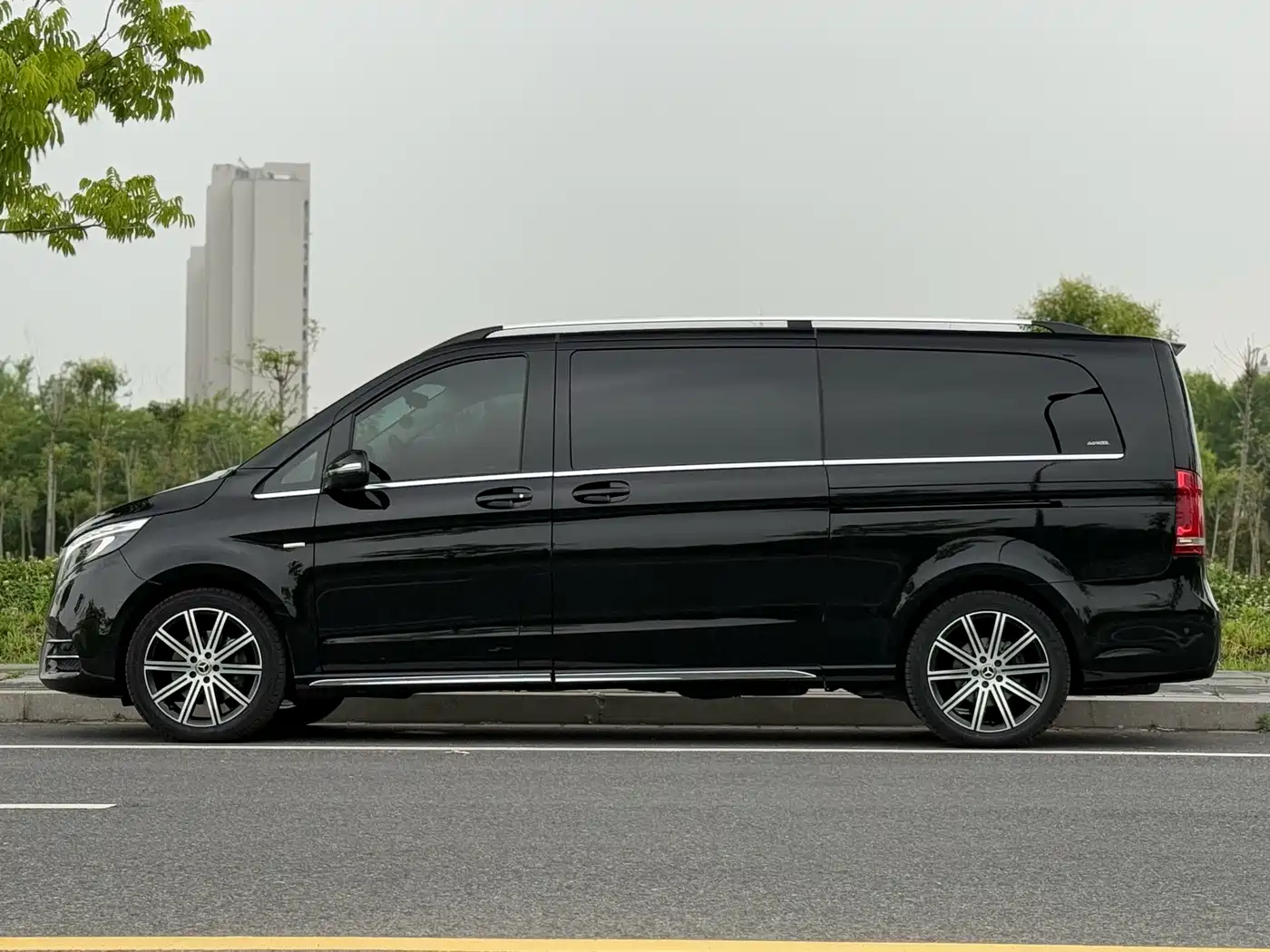 Mercedes-Benz V-Class 2022 V 260 L Long Wheelbase Luxury Edition фото 3