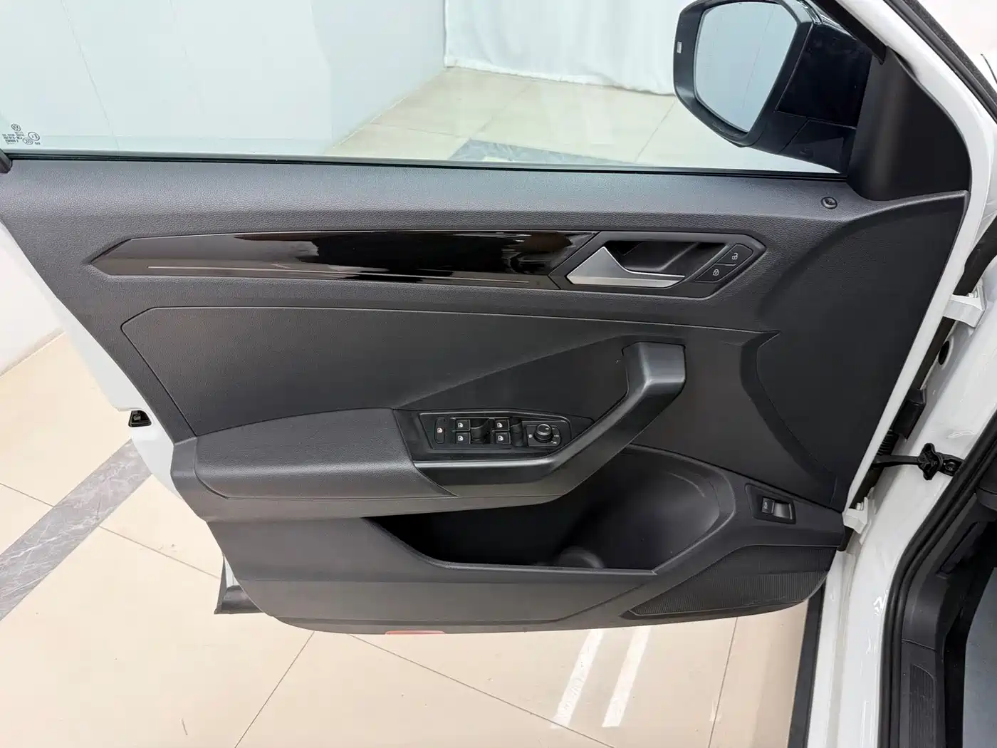 Volkswagen T-Roc, миниатюра 12