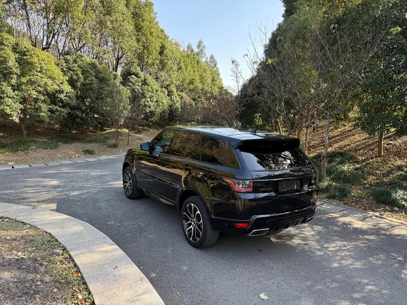 Land Rover Range Rover Sport 2022 3.0 L6 Gloss Black Edition фото 10