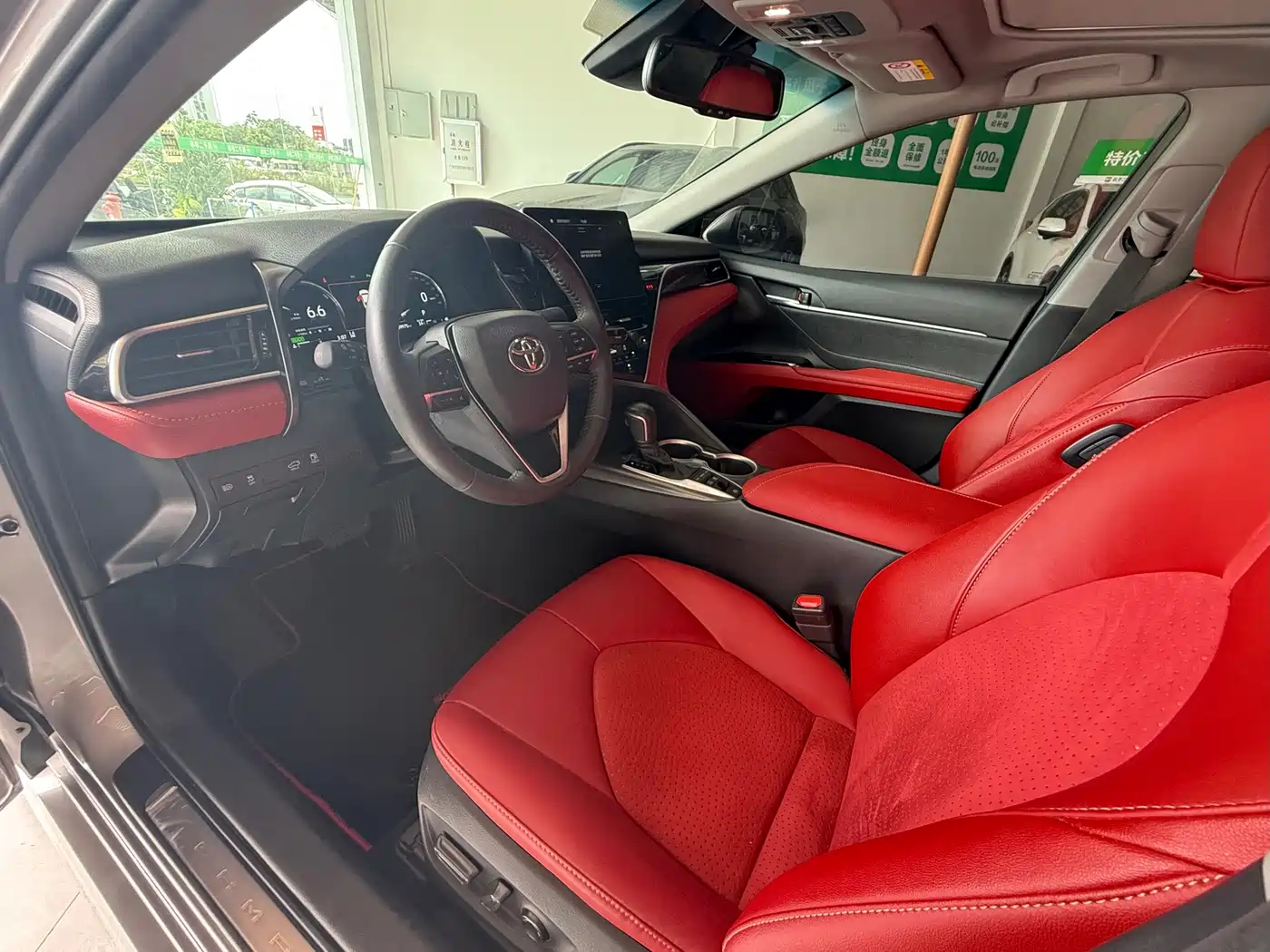 Фото 8 - Toyota Camry
