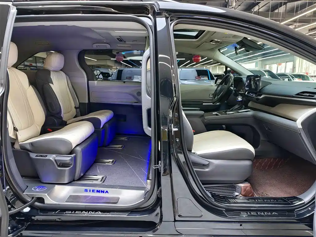 TOYOTA SIENNA