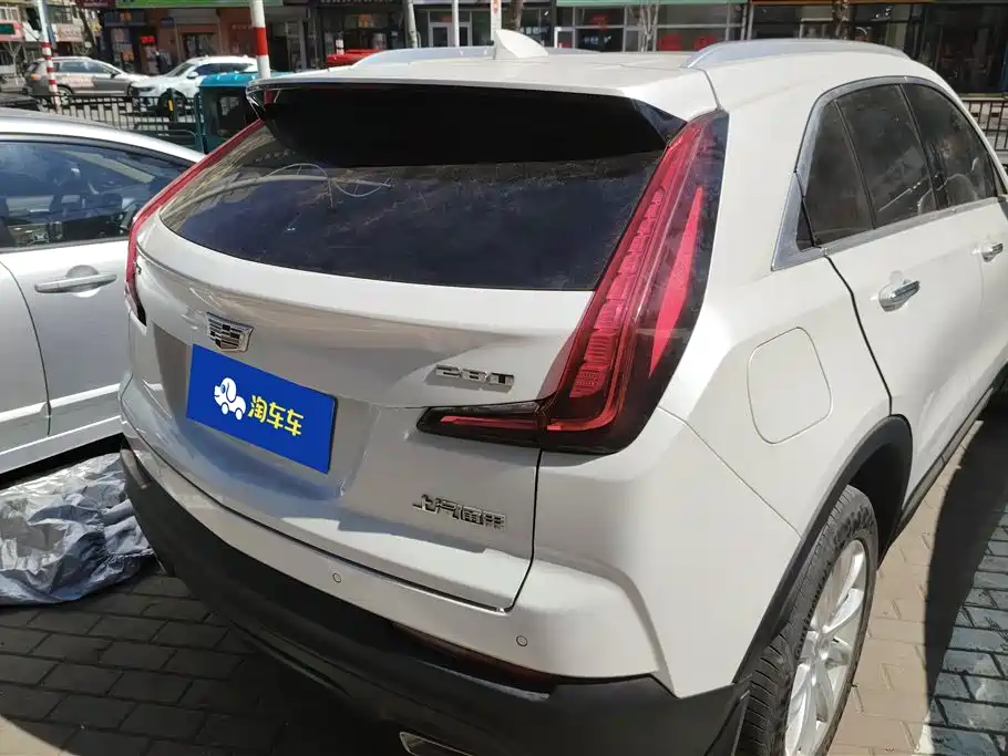 CADILLAC XT4
