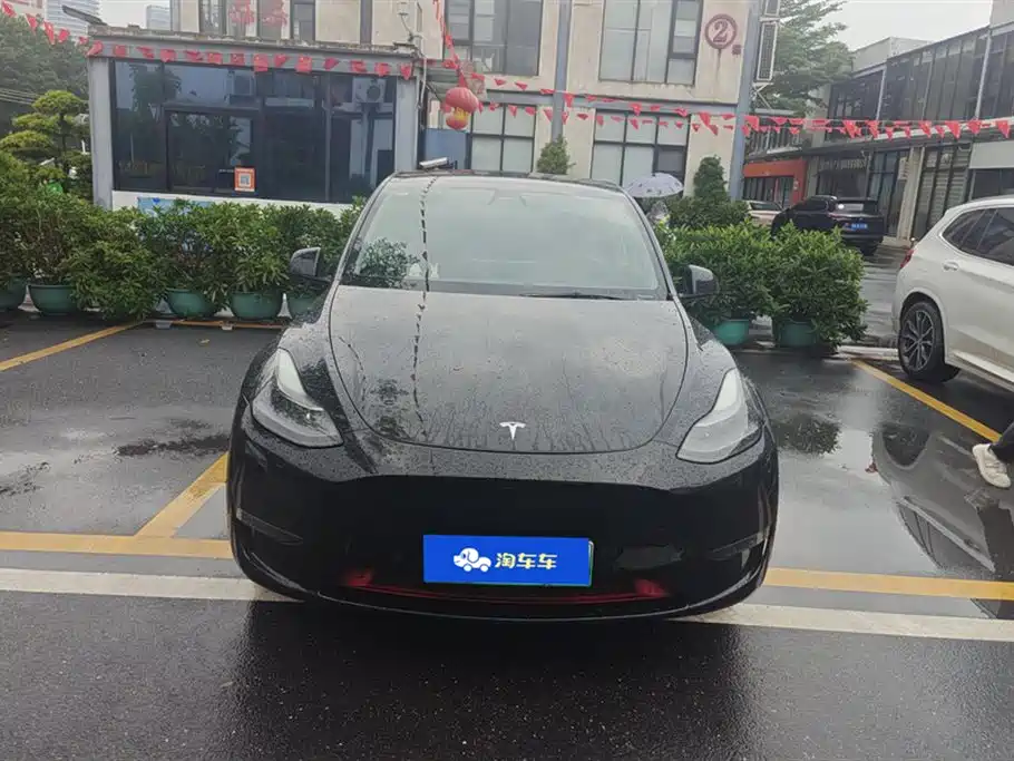 TESLA MODEL Y