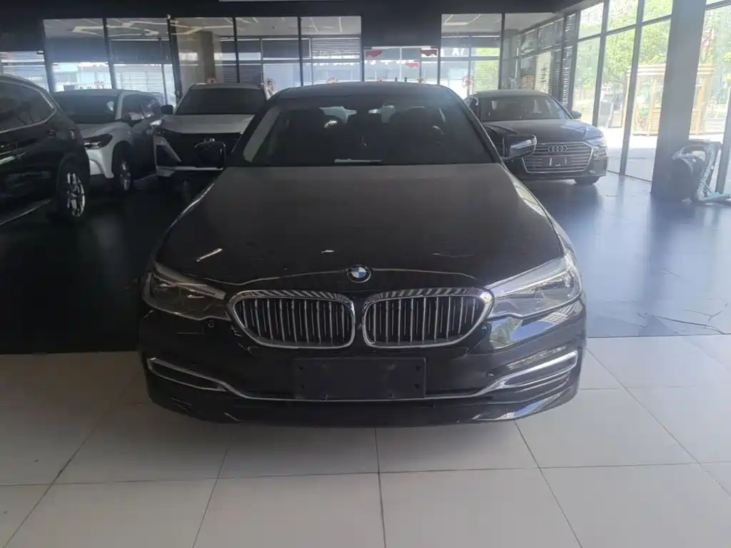 Photo 3 - BMW 5 Series
