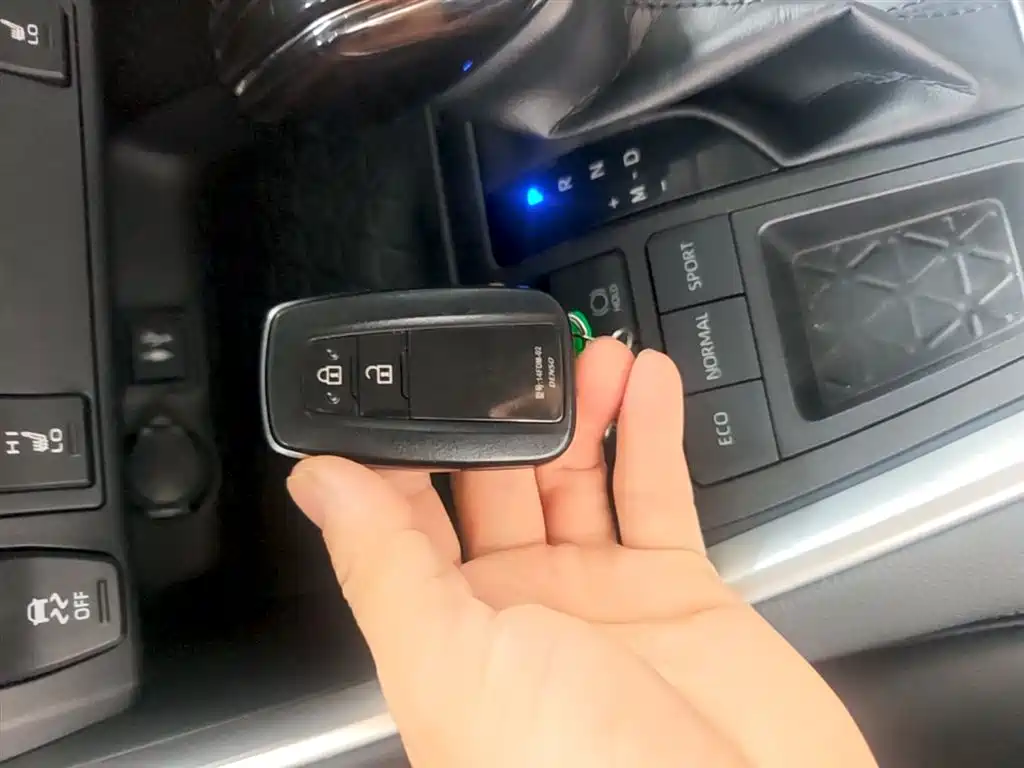 Toyota RAV4 Rongfang 2020 2.0L CVT 2WD Fashion PLUS фото 9