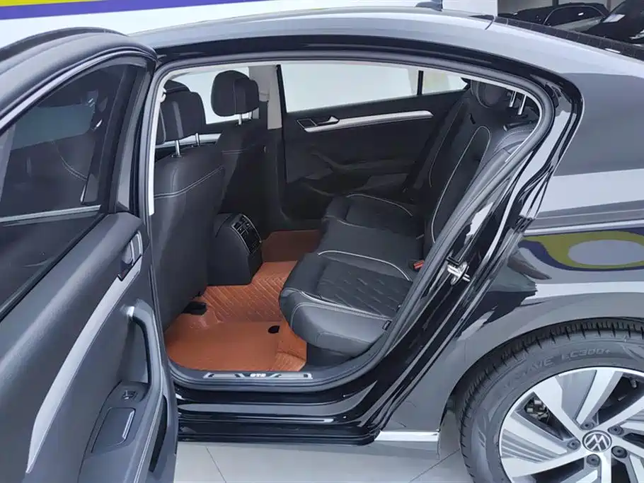 VOLKSWAGEN MAGOTAN GTE PLUG IN HYBRID