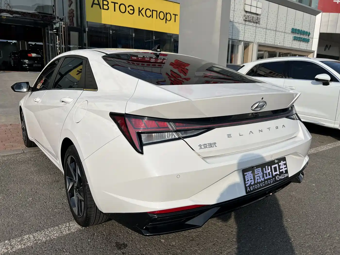 Hyundai Elantra 2023 Model 1.5L CVT LUX Premium Edition фото 4