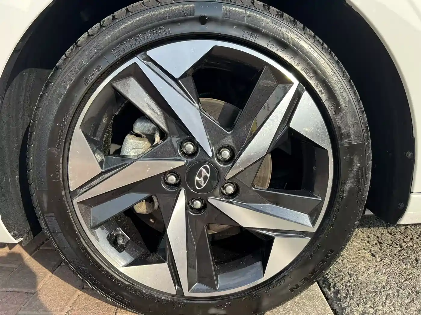 Hyundai Elantra 2023 Model 1.5L CVT LUX Premium Edition фото 19