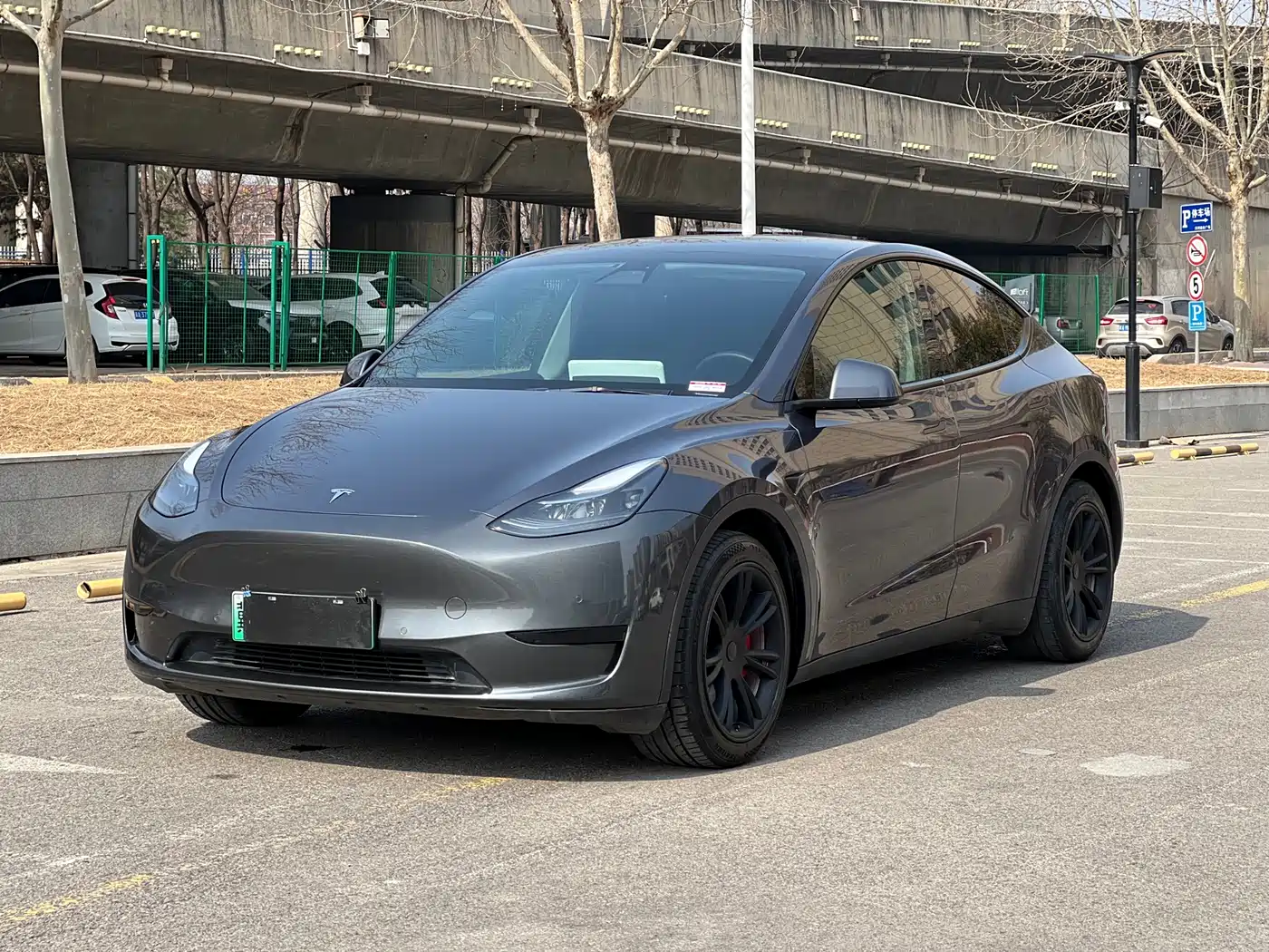 TESLA MODEL Y