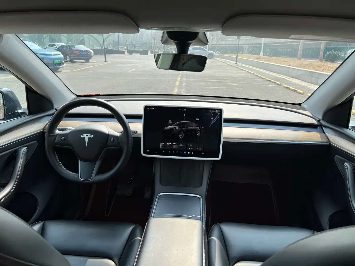 TESLA MODEL Y