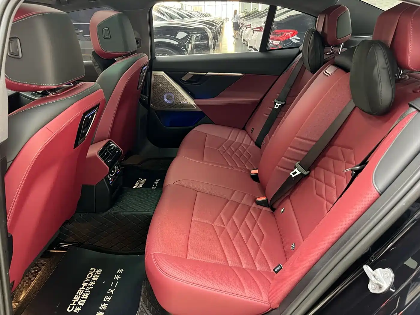 BMW 5 Series 2025 530Li Premium M Sport Package фото 10