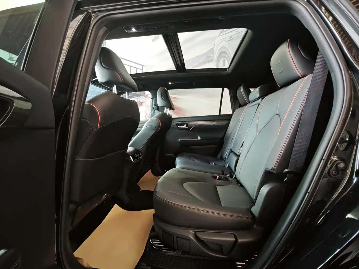 Toyota Crown Kluger 2024 2.5L HEV 4WD Premium Edition фото 16