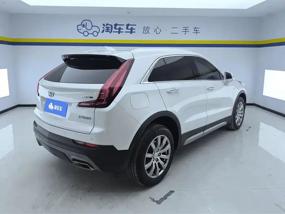 CADILLAC XT4