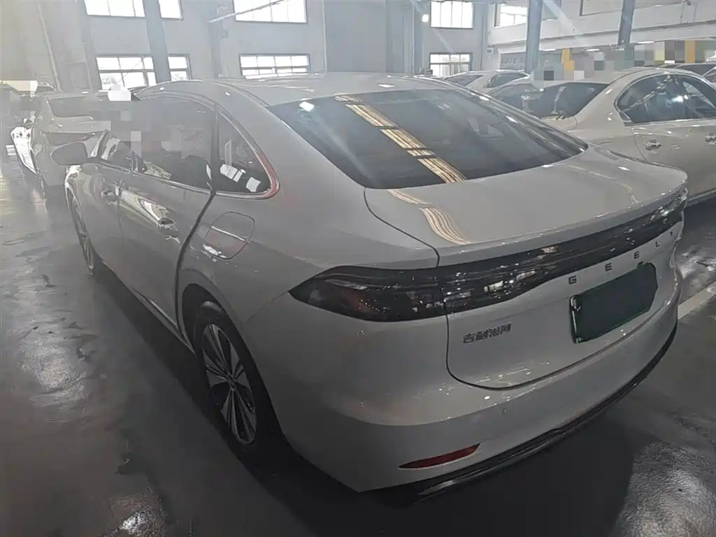 Geely Galaxy Galaxy A7 2025 EM-i 150km Premium Edition фото 20