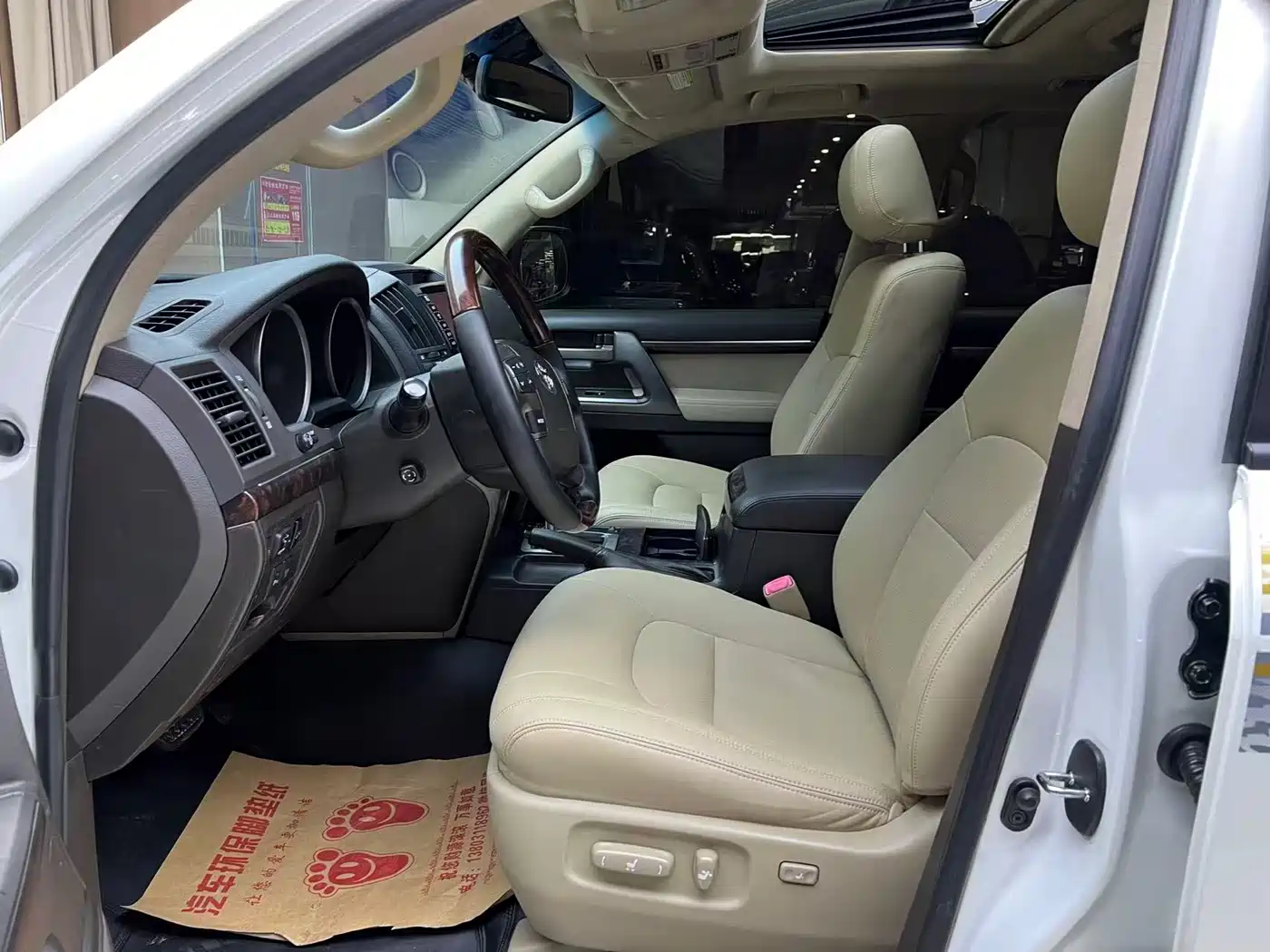 Toyota Land Cruiser 2010 Model 4.7L Automatic VX фото 4