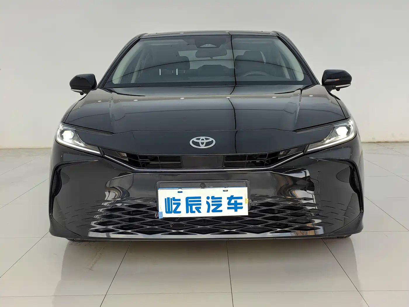 Toyota Camry 2024 Hybrid 2.0HGVP Luxury Edition фото 2