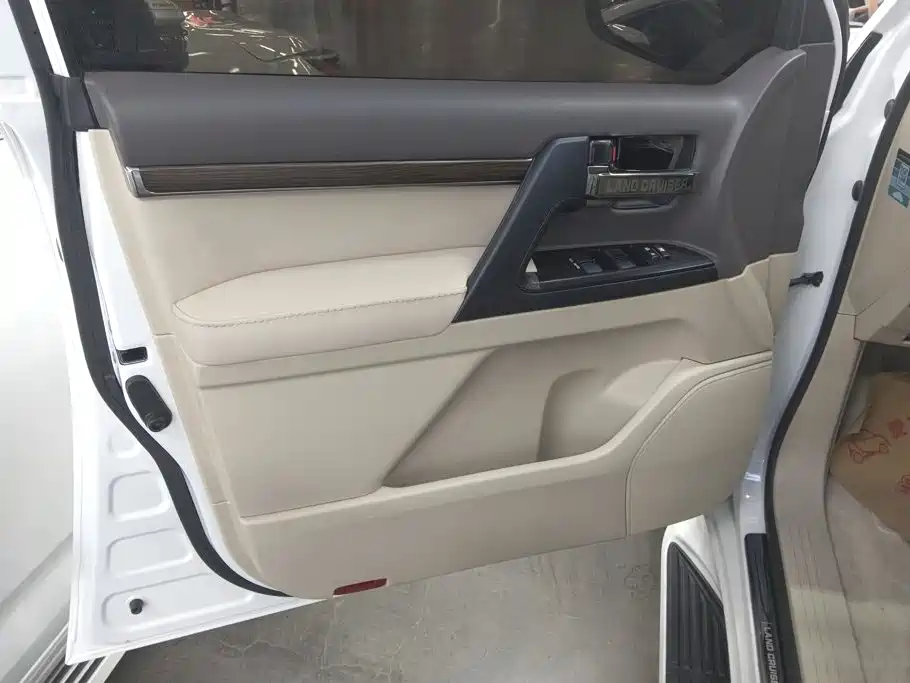 Toyota Land Cruiser (Import) 2019