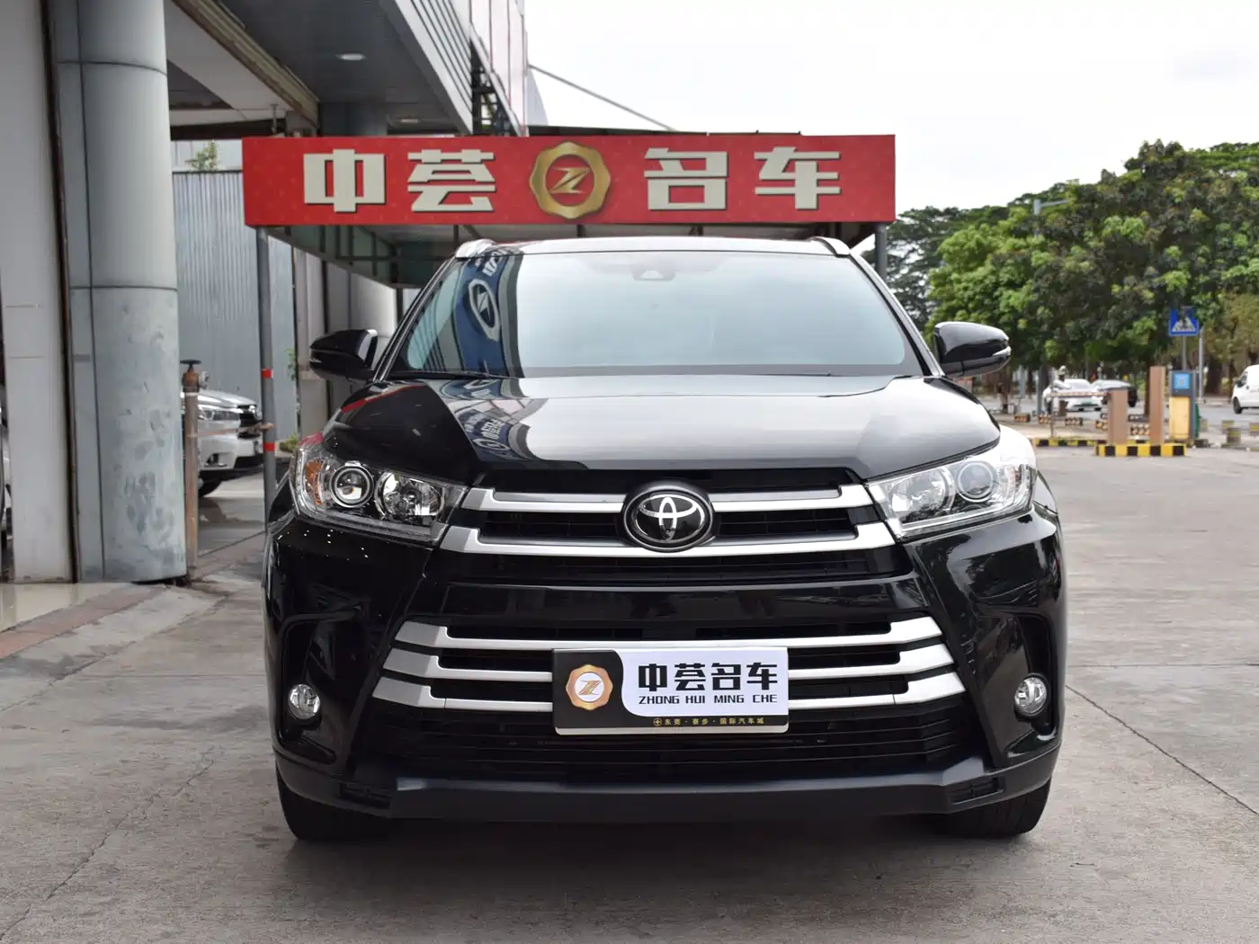 Toyota Highlander 2021 2.0T FWD Luxury 7-Seater фото 2
