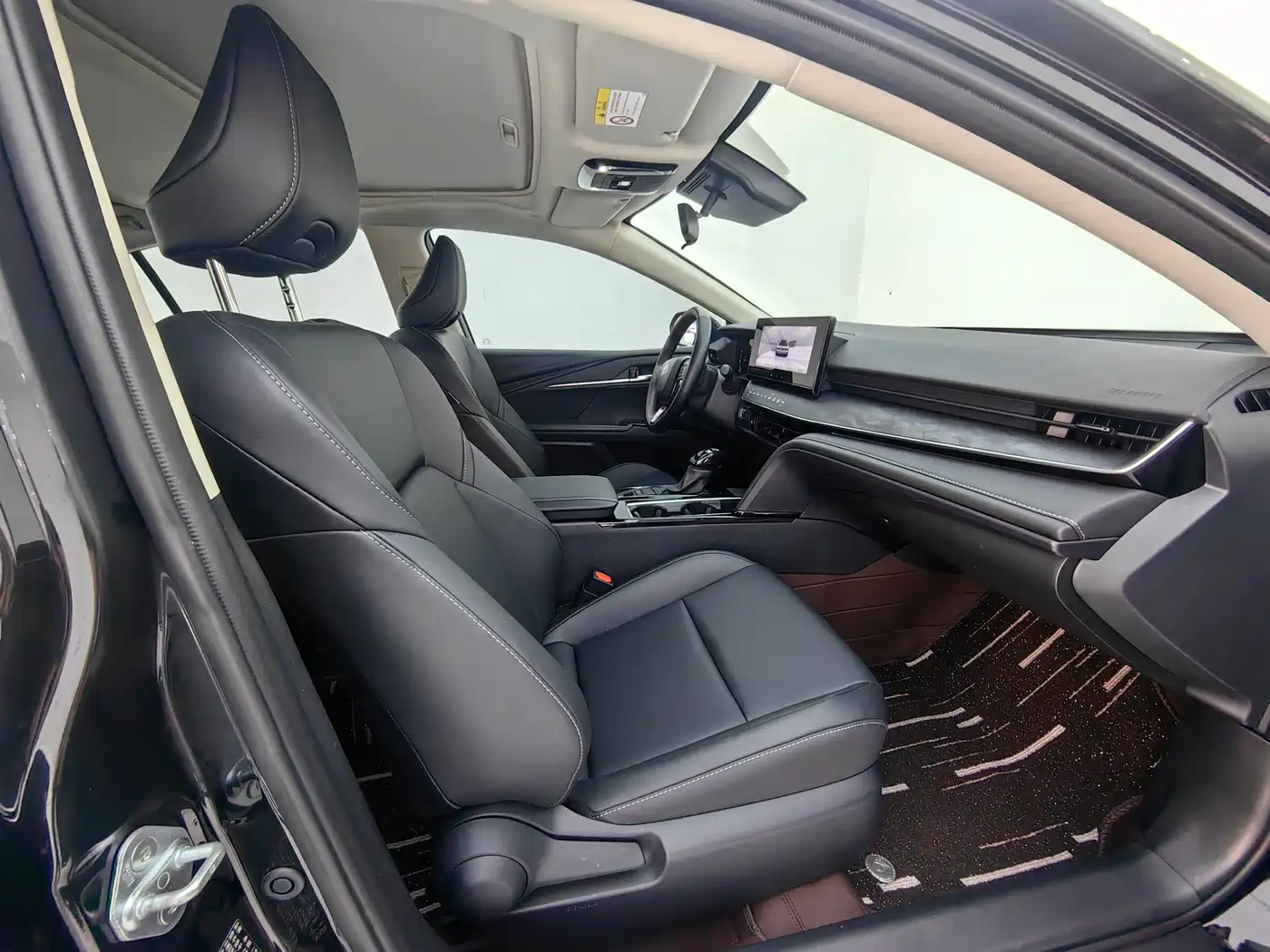 Toyota Camry 2024 Hybrid 2.0HGVP Luxury Edition фото 11
