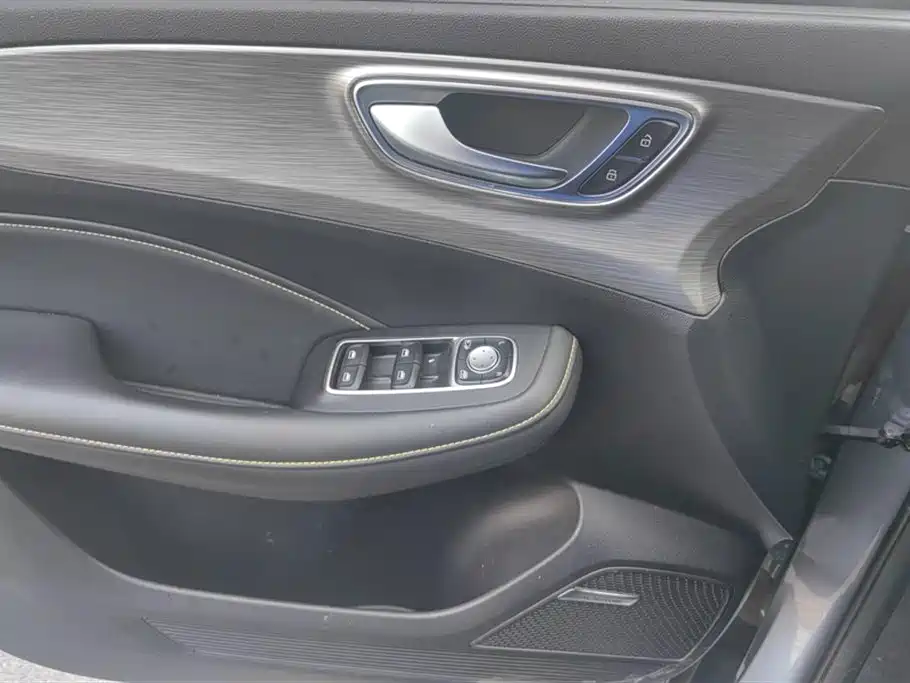 ROEWE RX5 NEW ENERGY