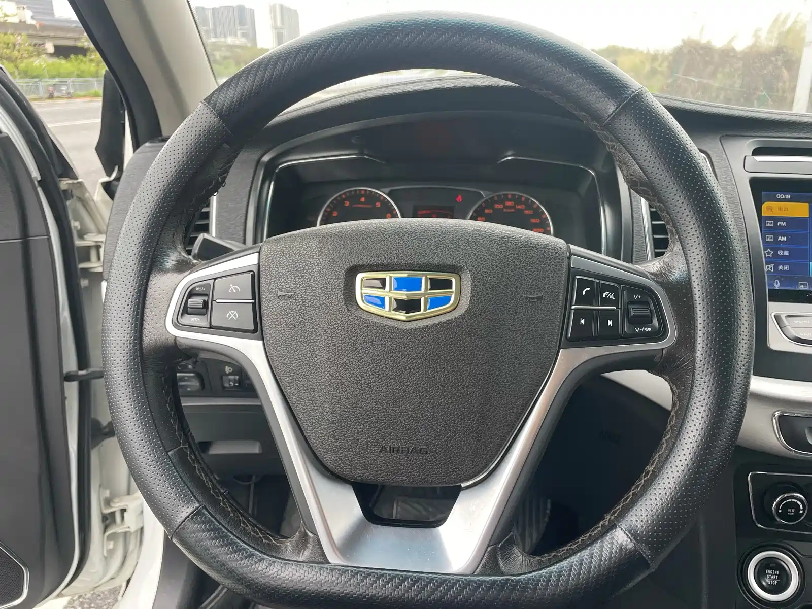 Фото 19 - Geely Vision