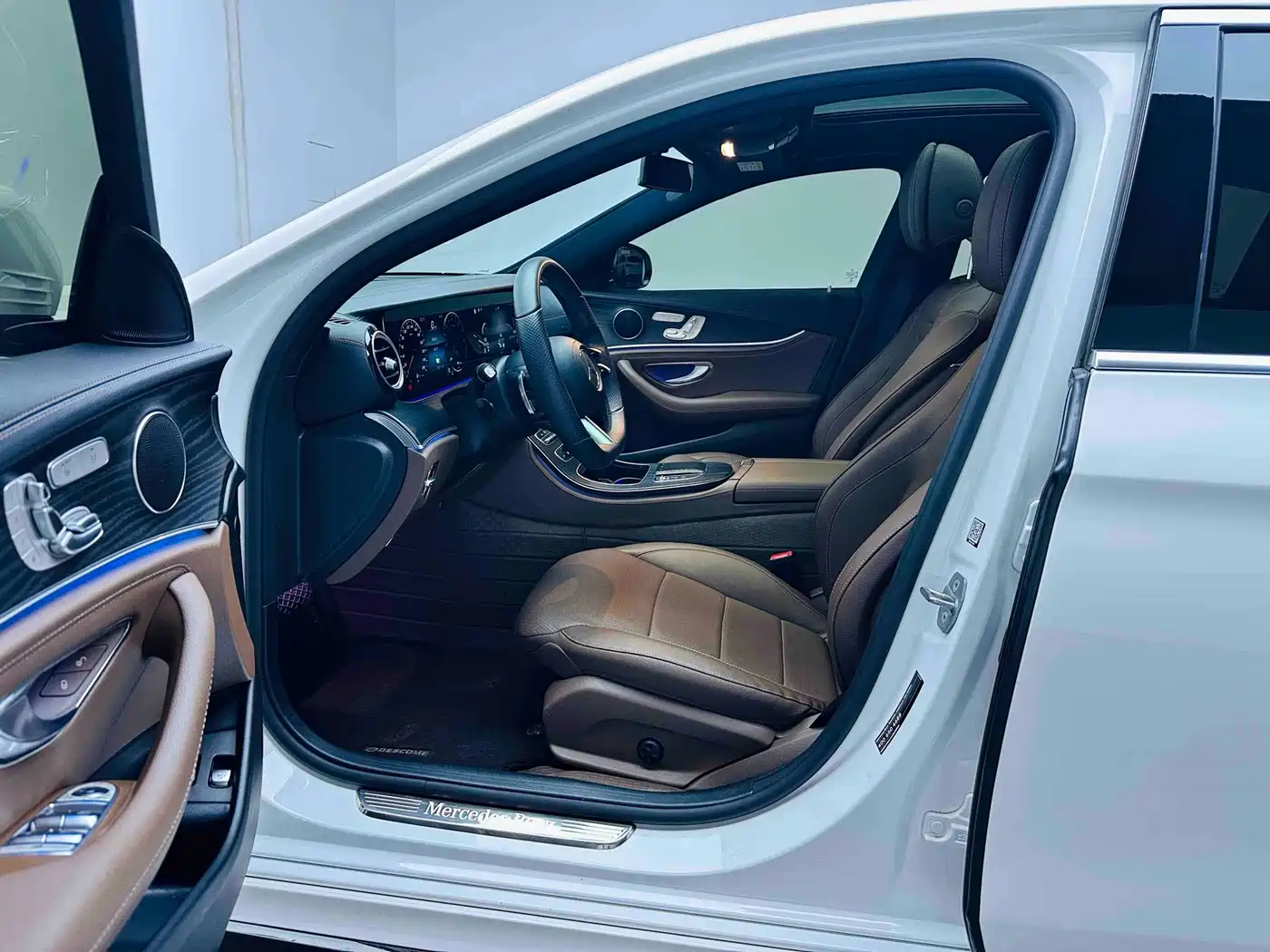 Mercedes-Benz E-Class New Energy 2022 E 350 e L Plug-in Hybrid Sports Sedan фото 3