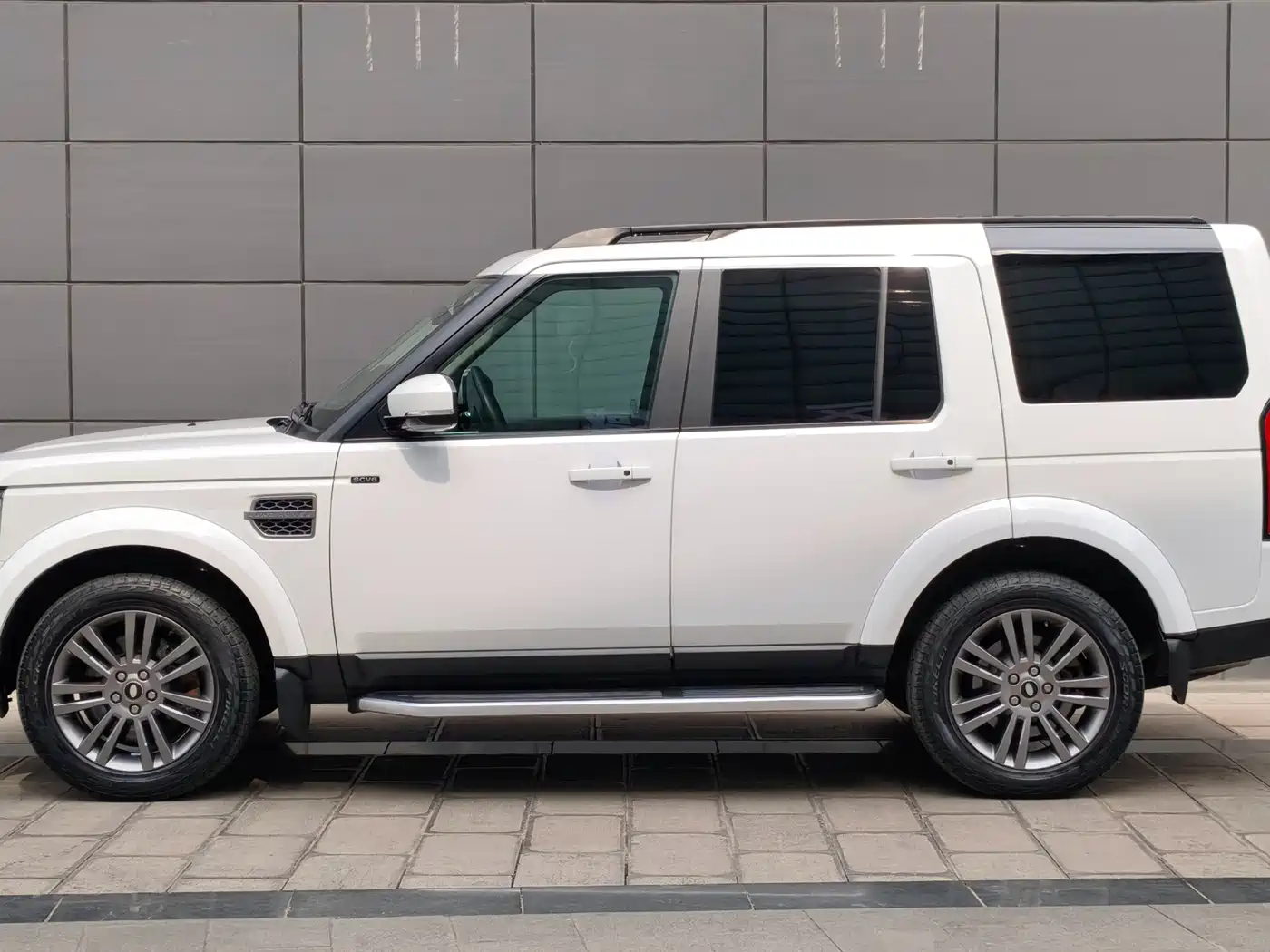 Land Rover Discovery 2016 3.0 SC V6 HSE фото 3