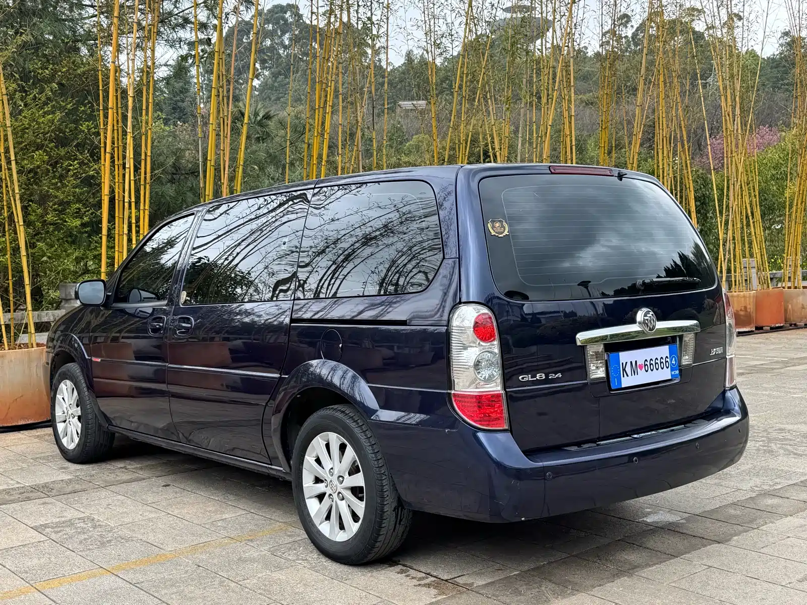 Photo 5 - Buick GL8