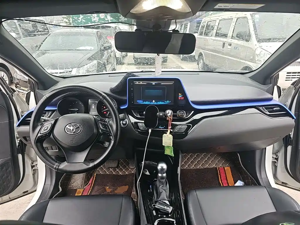 Toyota C-HR 2020 Model 2.0L Leading фото 10