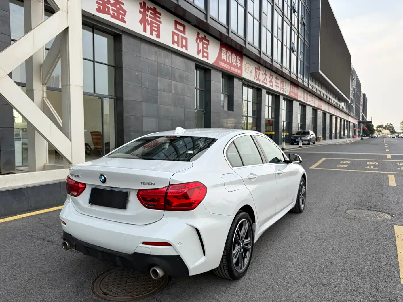 BMW 1 Series 2021 120i M Sport фото 18