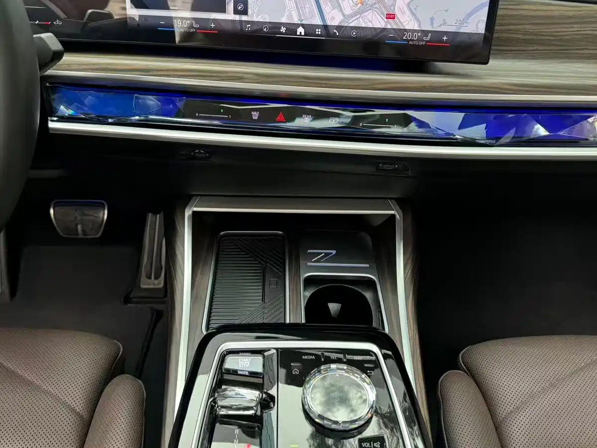 BMW 7 Series 2023 Model 740Li Leading M Sport Package фото 12