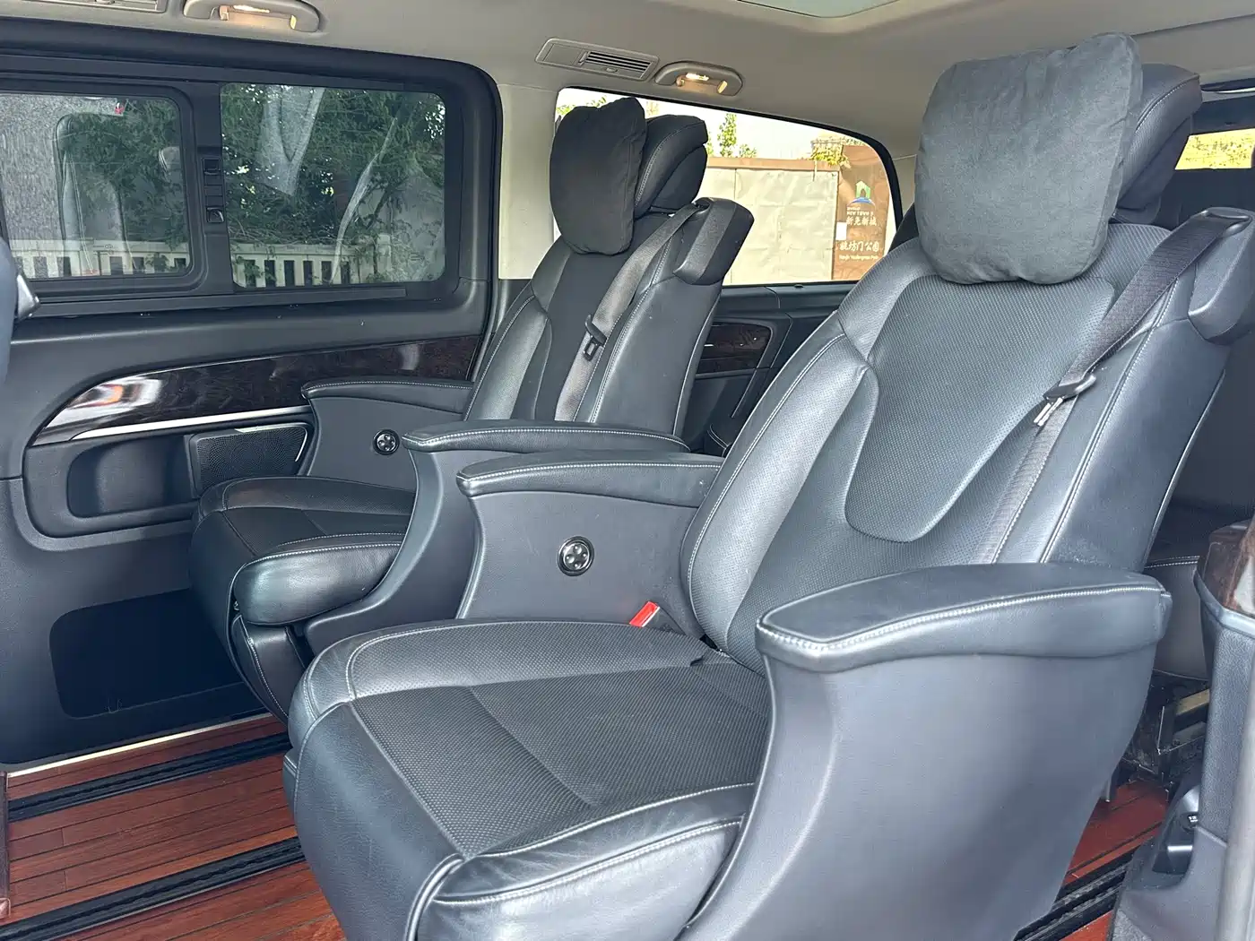 Mercedes-Benz V-Class 2017 Model V 260 L Premium Extended Edition фото 8
