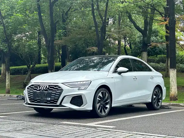 Audi A3 A3L Limousine 35 TFSI, Стиль Спорт