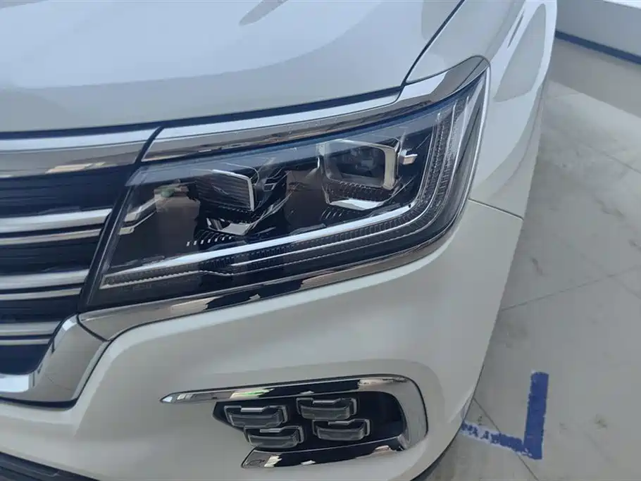 ROEWE RX8